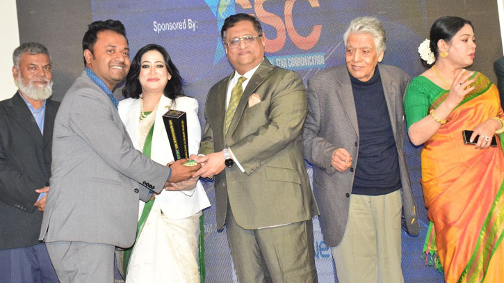 অ্যাওয়ার্ড পান আরটিভির সিনিয়র রিপোর্টার শামীম চৌধুরী