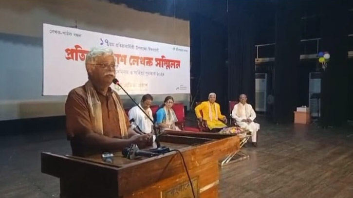 বক্তব্য রাখছেন লেখক ও শিক্ষাবিদ ড. মুহম্মদ জাফর ইকবাল