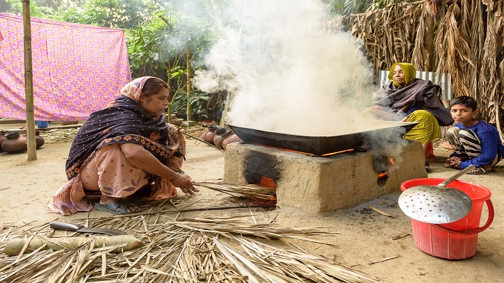 রস জাল দেওয়া শুরু 