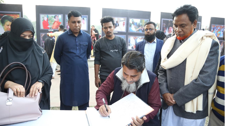 শোক বইতে সাক্ষর করেছেন সাধারণ মানুষও।