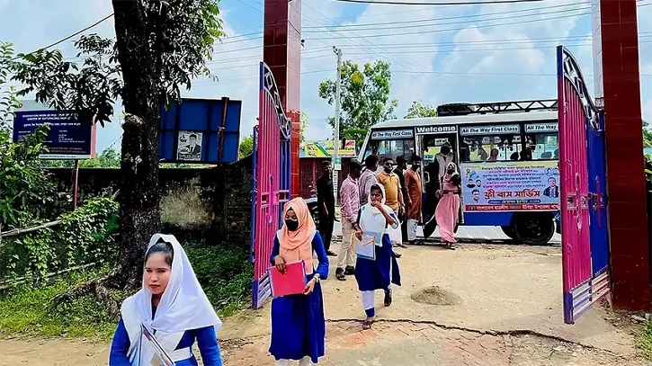 স্কুলগামী শিক্ষাথীরাও চরম আতংকের মধ্যে দিন পার করছেন