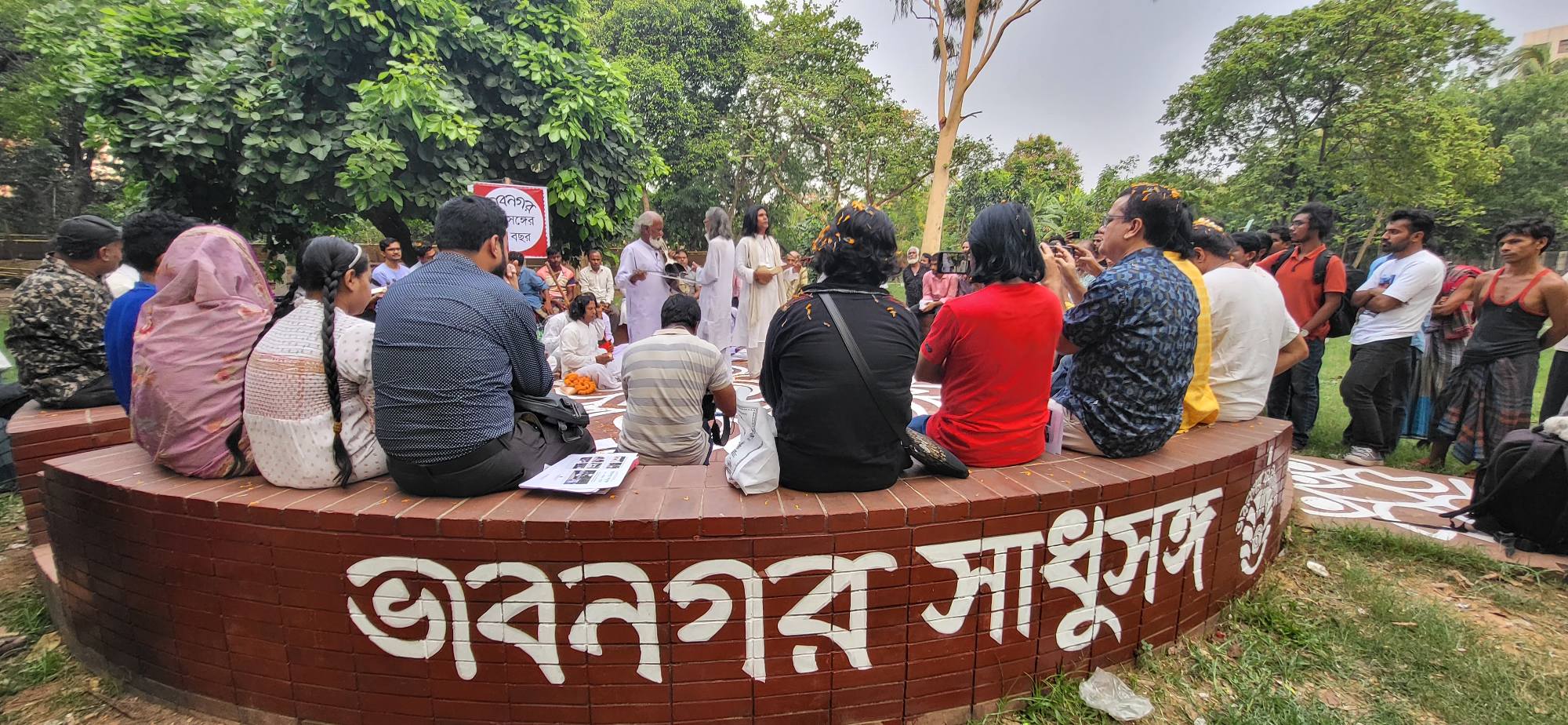  প্রতি বুধবার সাধুসঙ্গের আসর বসে রাজধানীর সোহরাওয়ার্দী উদ্যানে