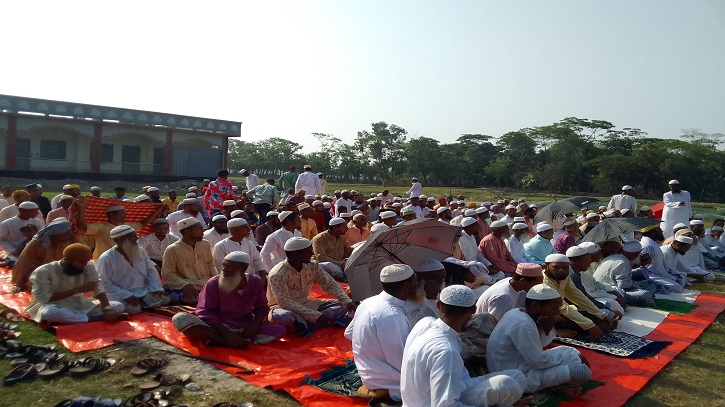 গ্রামে ঈদের জামায়াত