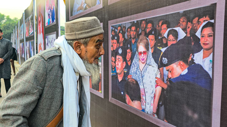 ঠিক মতো চোখে দেখেন না। তবুও নজর কাছে নিয়ে বেগম জিয়াকে দেখার চেষ্টা।